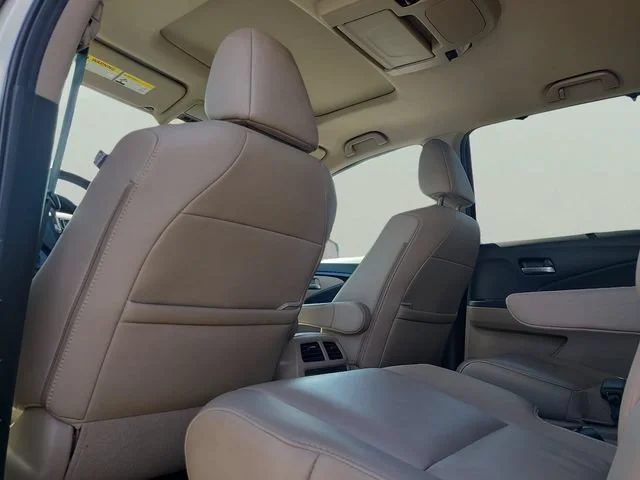Used 2019 White Honda Touring 7-Passenger image 11