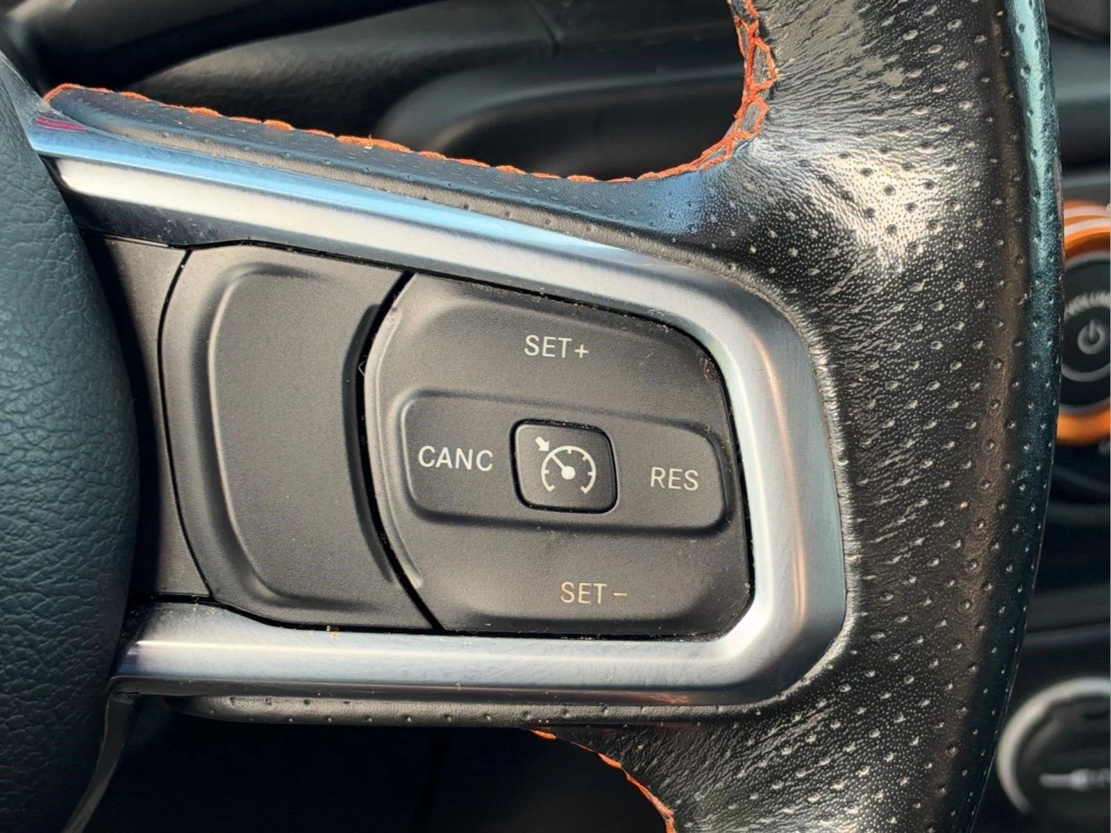 Used 2022 Sting-Gray Clearcoat Jeep Mojave image 23