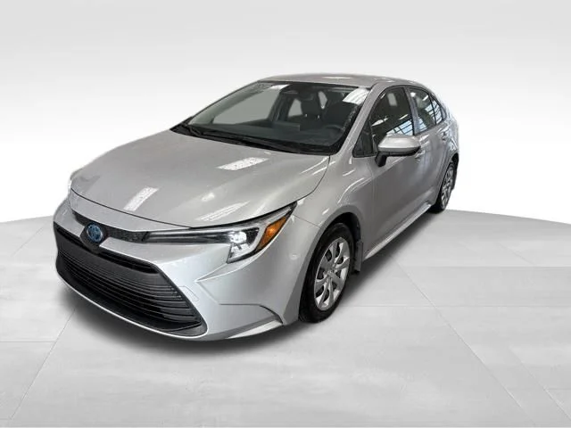 Used 2025 Silver Toyota LE image 7