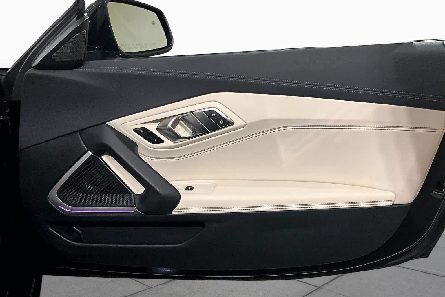 Used 2020 Black Sapphire Metallic BMW sDrive30i image 19