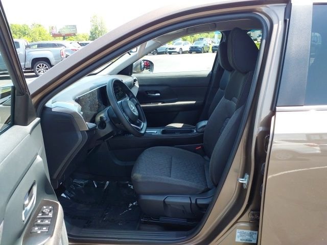 Used 2025 Brown Nissan SV image 16