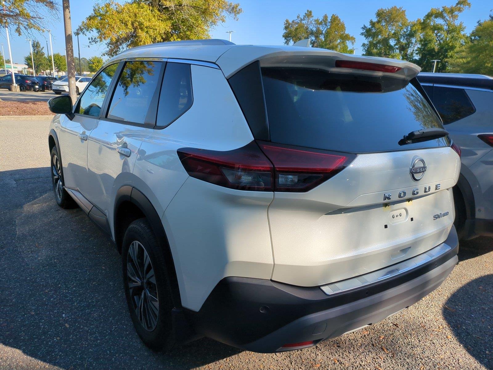 Used 2023 Pearl White Tricoat Nissan SV image 5