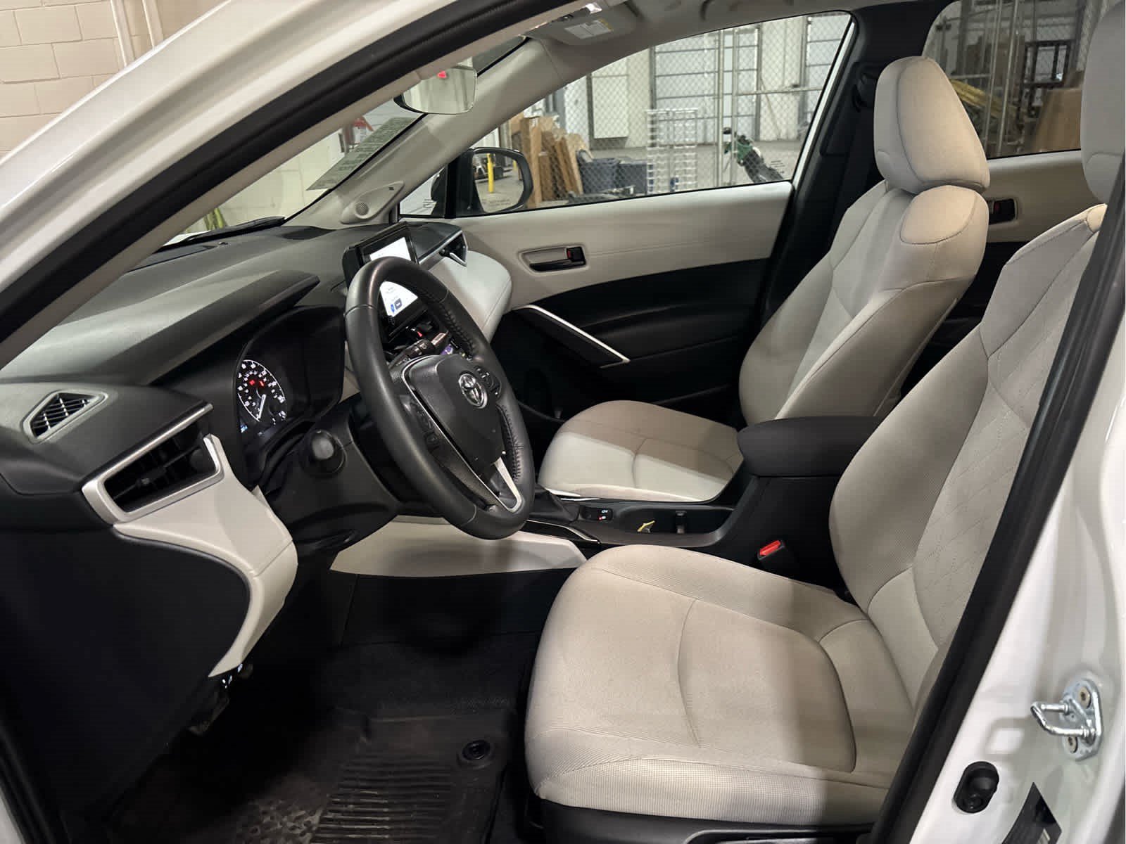Used 2025 Wind Chill Pearl Toyota LE image 9