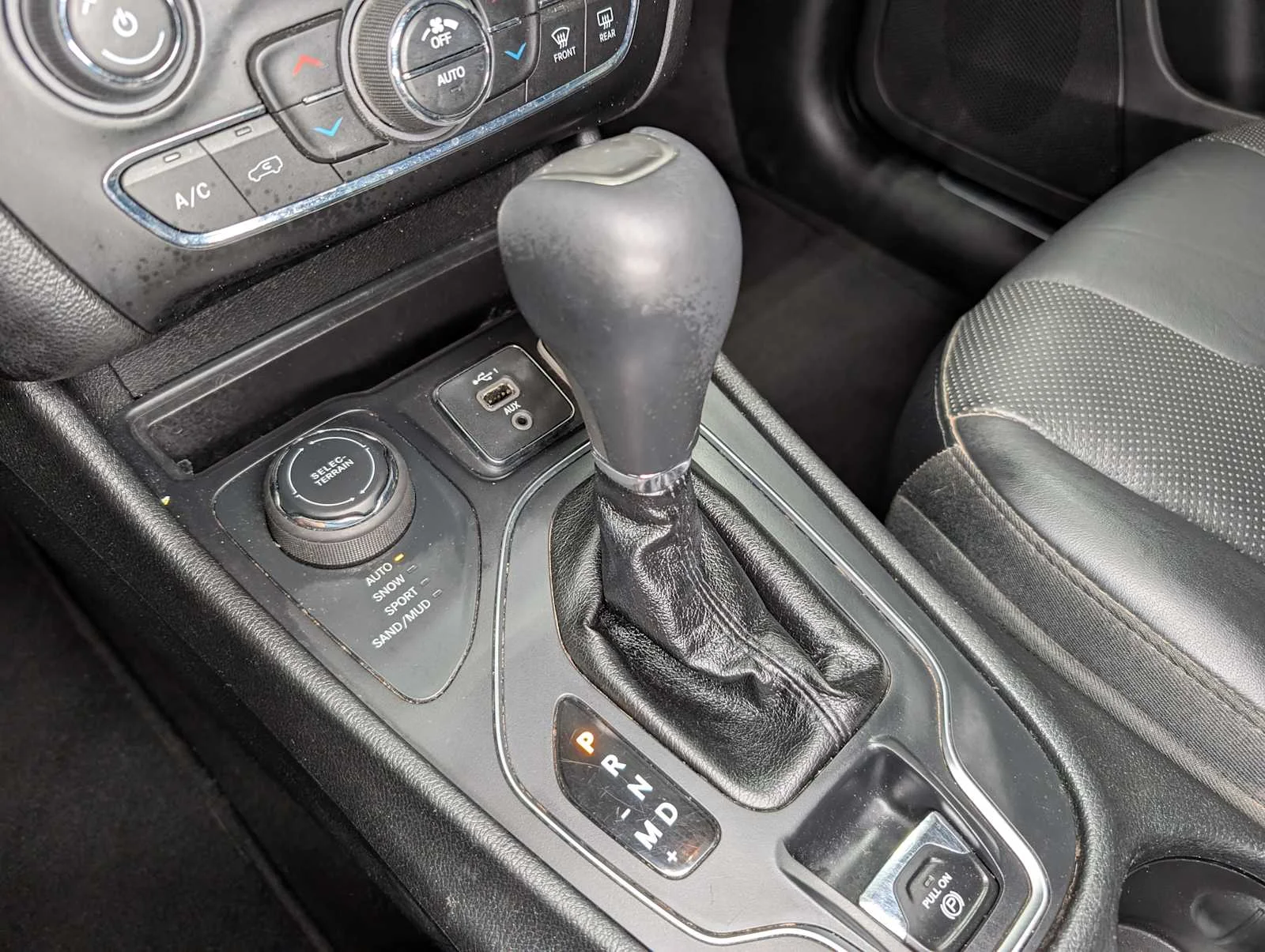 Used 2019 Pearl White Pearlcoat Jeep High Altitude image 30
