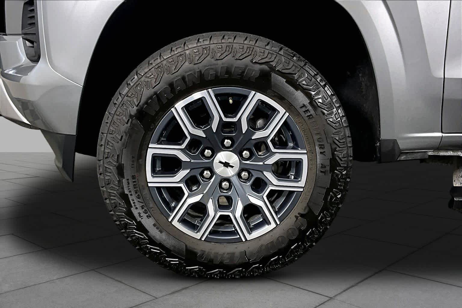 2024 Chevrolet Colorado Z71 - Photo 11