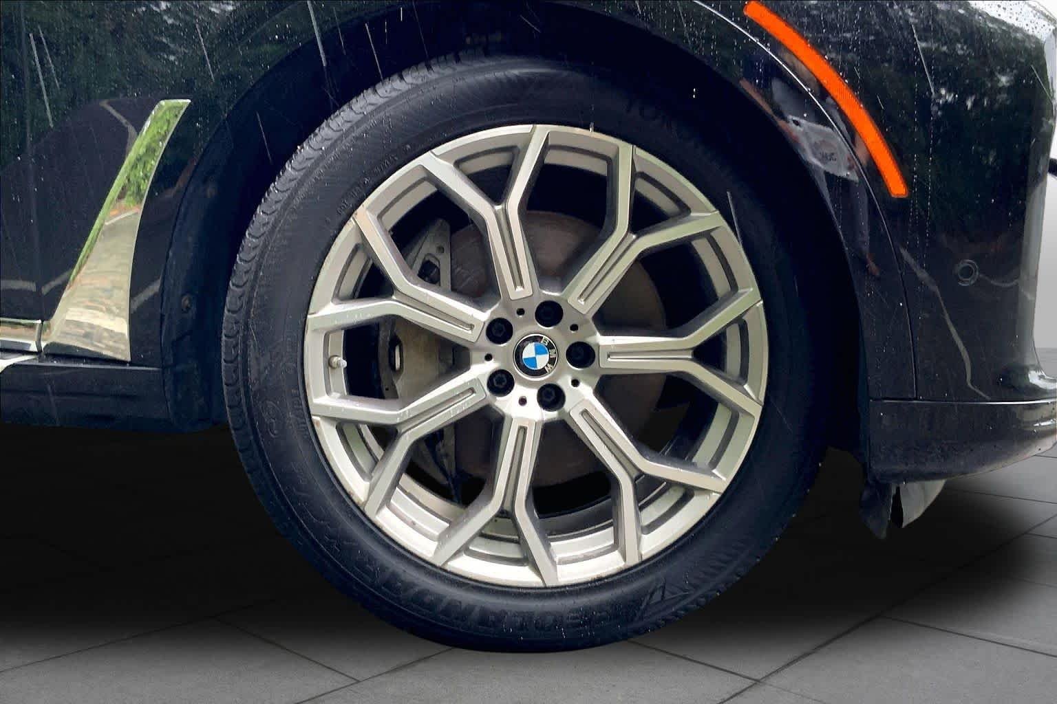 Used 2019 Black Sapphire Metallic BMW xDrive50i image 10