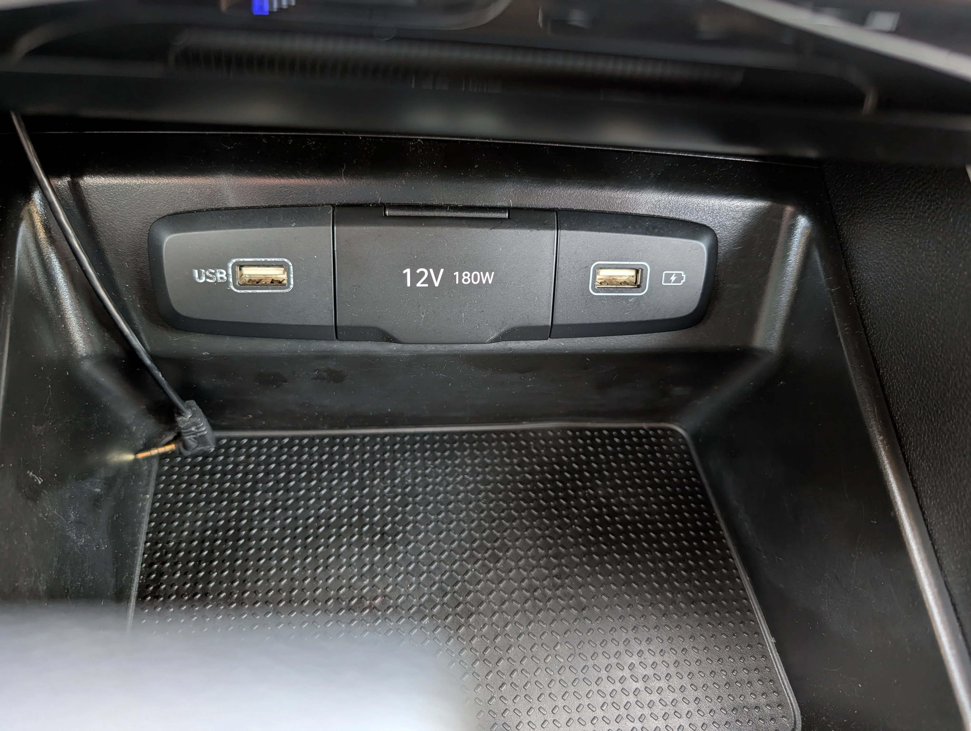 Used 2024 Black Pearl Hyundai SE image 32