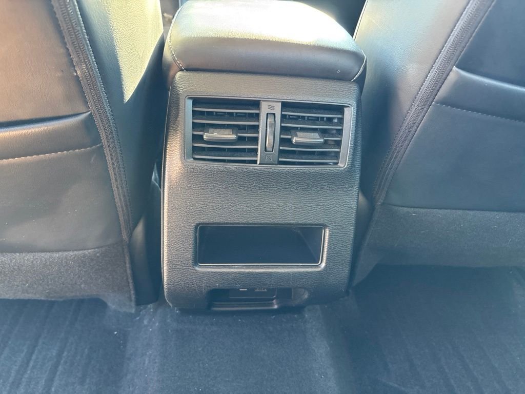 Used 2023 White Diamond Mitsubishi SE image 33