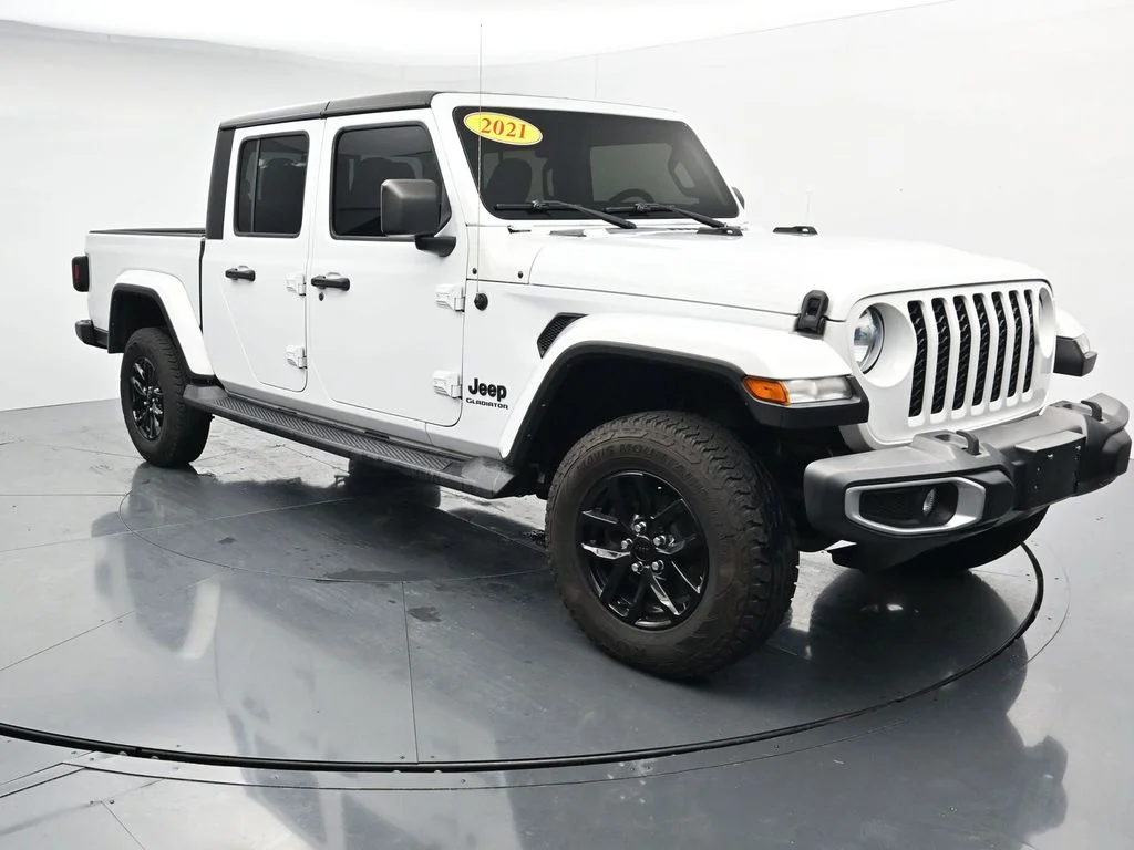 Used 2021 White Jeep Sport image 1