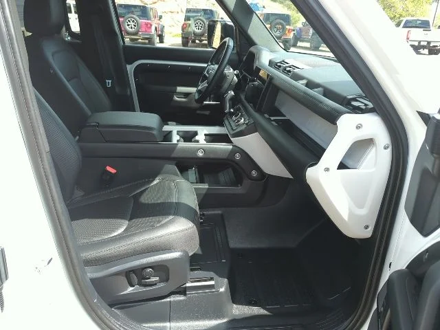 Used 2025 White Land Rover S image 19