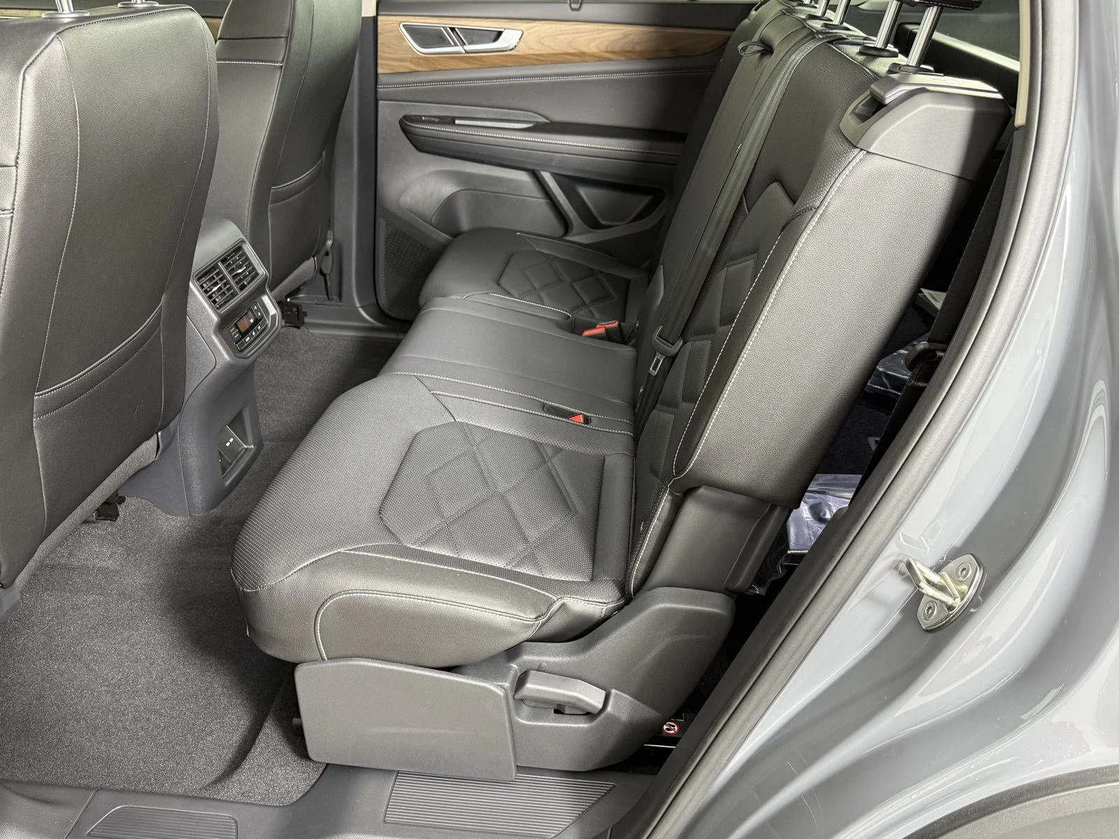 New 2026 Pure Gray Volkswagen 2.0T SE w/Technology image 21