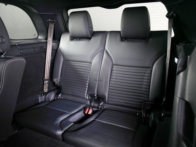Certified Used 2025 Fuji White Land Rover Dynamic SE image 21
