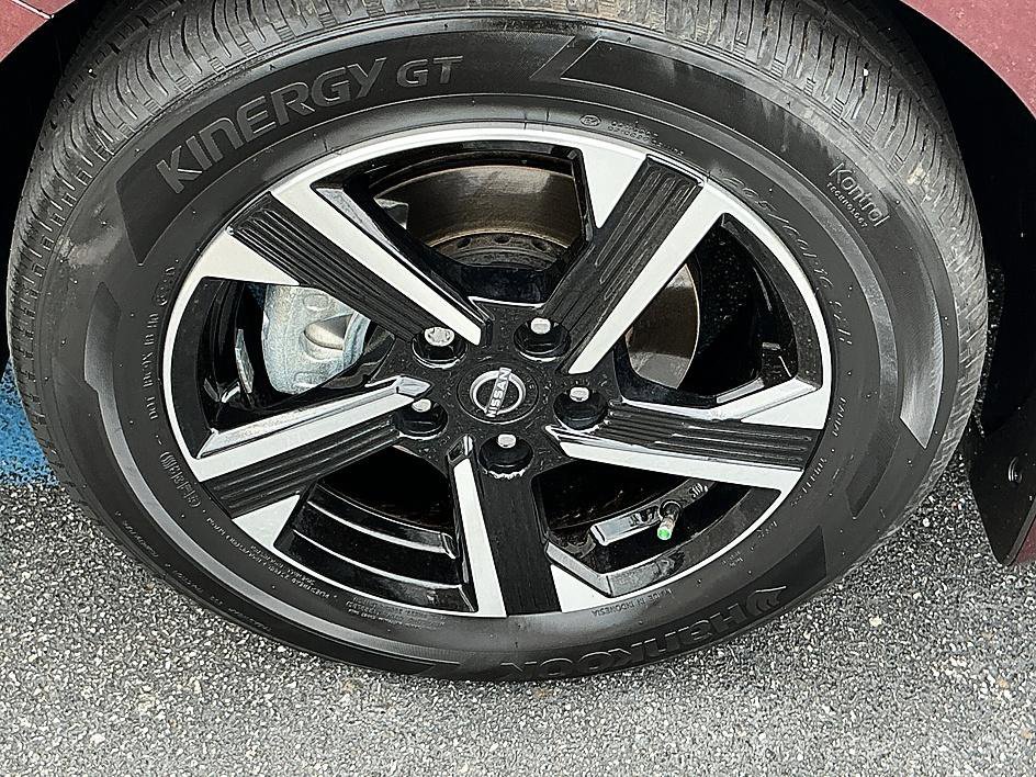 Used 2025 Rosewood Metallic Nissan SV image 10
