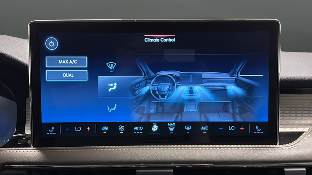 Used 2025 Asher Gray Metallic Clearcoat Lincoln Premiere image 17