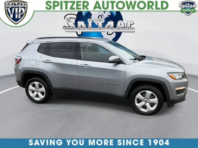Used 2019 Billet Silver Metallic Clearcoat Jeep Latitude image 17