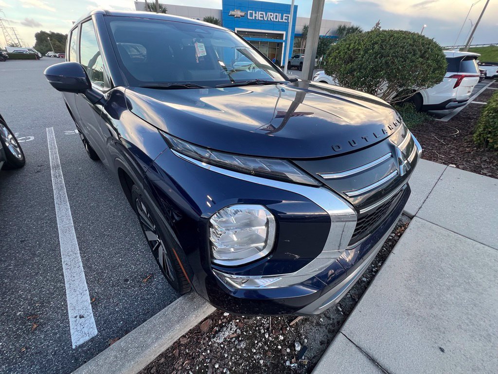 Used 2025  Mitsubishi SE image 3