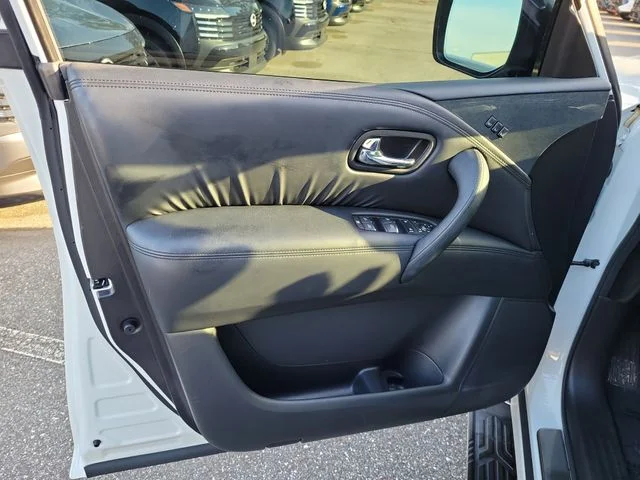 Used 2022 White Nissan SL image 17