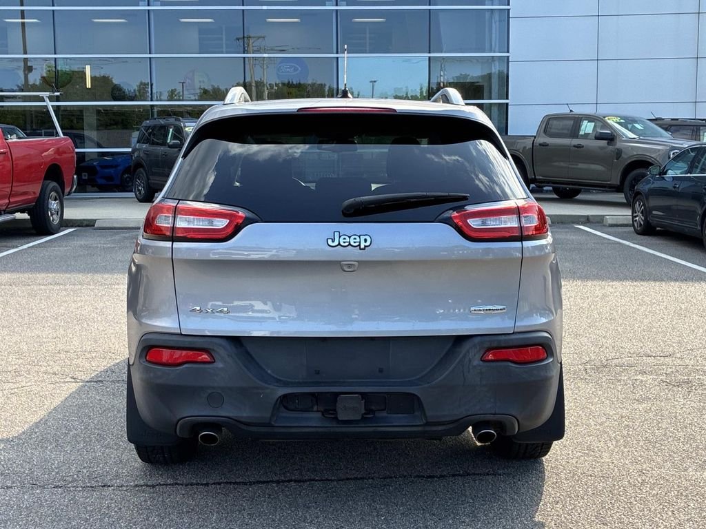 Used 2014 Silver Jeep Latitude image 6