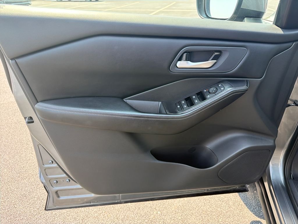 Used 2024 Gray Nissan SV image 12