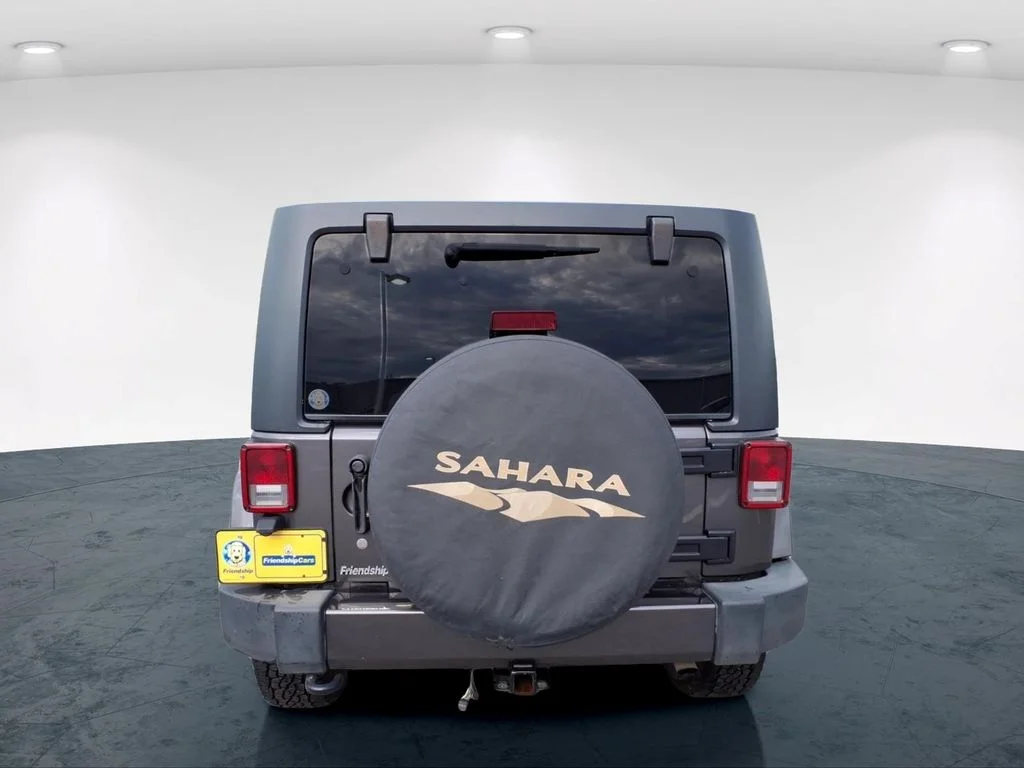 Used 2018 Gray Jeep Unlimited Sahara image 7