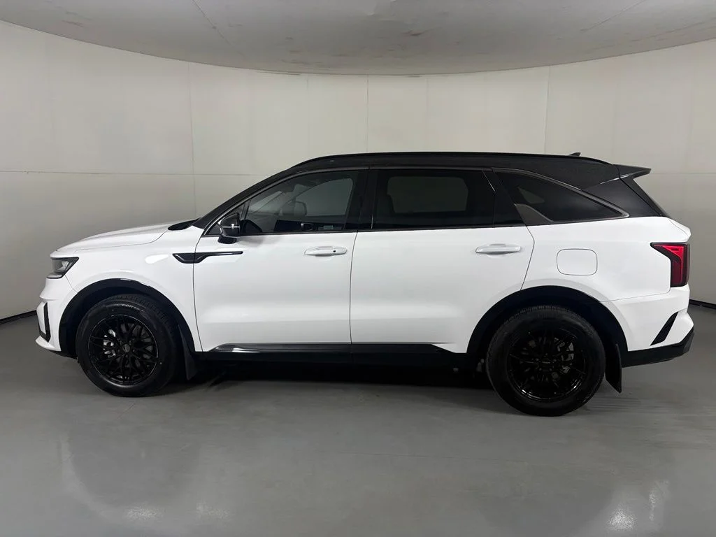 Used 2022 White Kia S image 5