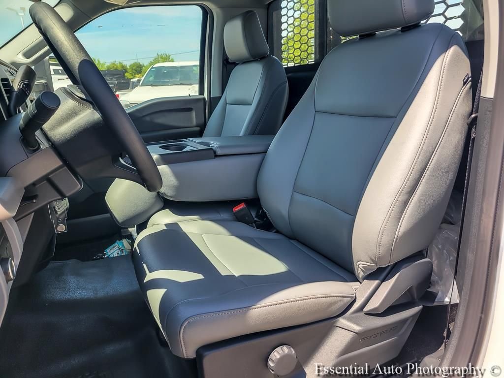 New 2025 Oxford White Ford F-450® XL image 8