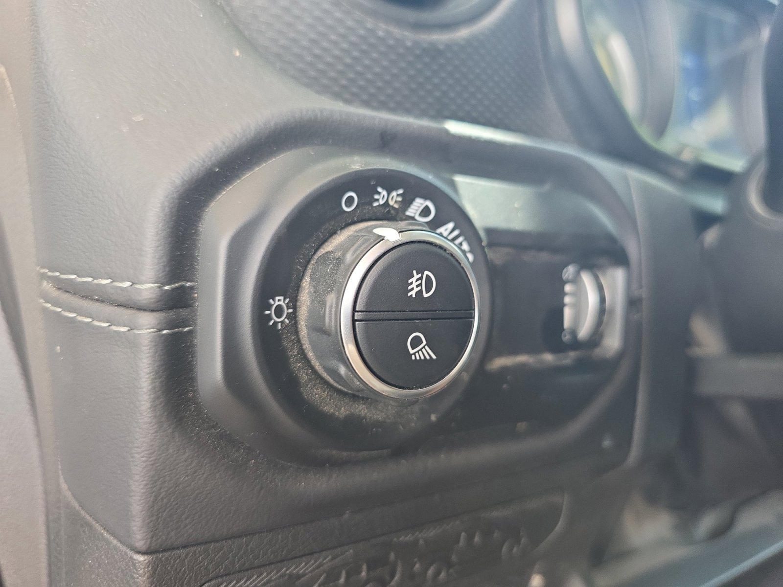 Used 2025 Fathom Blue Pearlcoat Jeep Mojave image 24