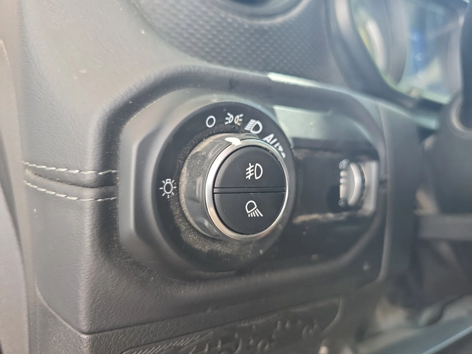 Used 2025 Fathom Blue Pearlcoat Jeep Mojave image 24