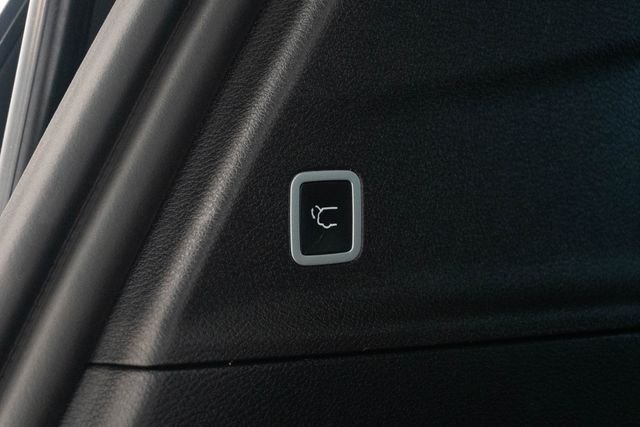 Used 2020 Black Chrysler Touring image 13