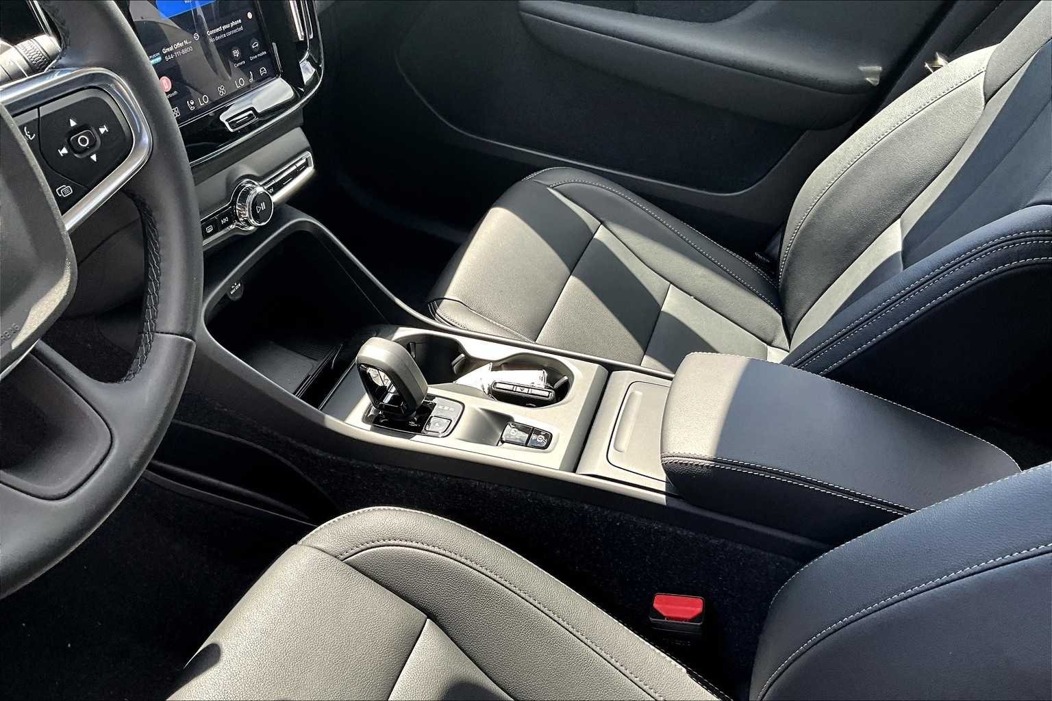 2026 Volvo XC40 Core - Photo 10