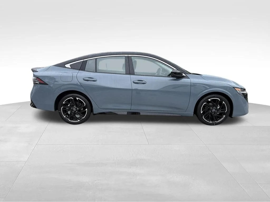 New 2026 Atlantic Gray Metallic / Super Black Two-tone Nissan SR image 9