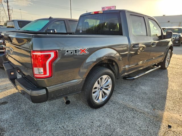 Used 2017  Ford XL image 5