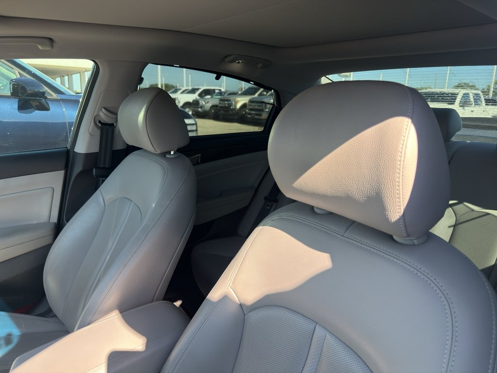 Used 2018 Metropolis Gray Hyundai Limited image 10