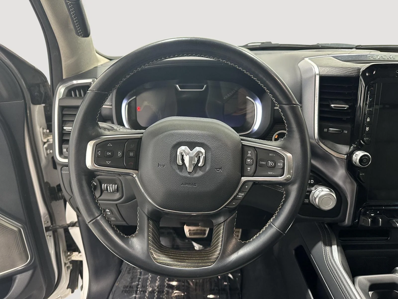 Used 2023 Ivory White Tri-coat Pearlcoat Ram Limited image 9