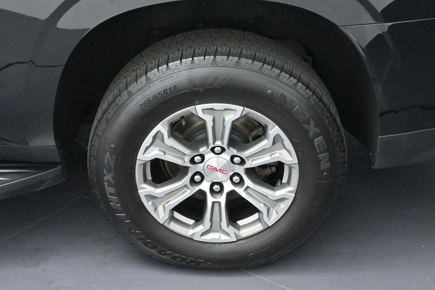 Used 2023 Onyx Black GMC SLE image 32