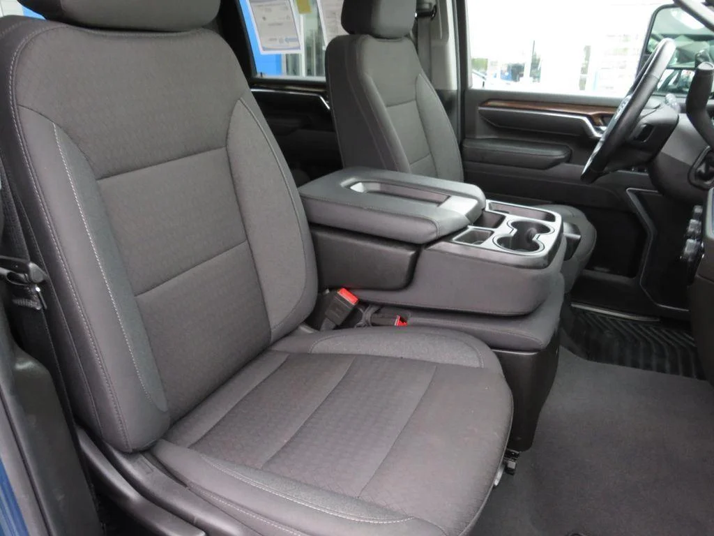 Used 2025 Lakeshore Blue Metallic Chevrolet LT image 17