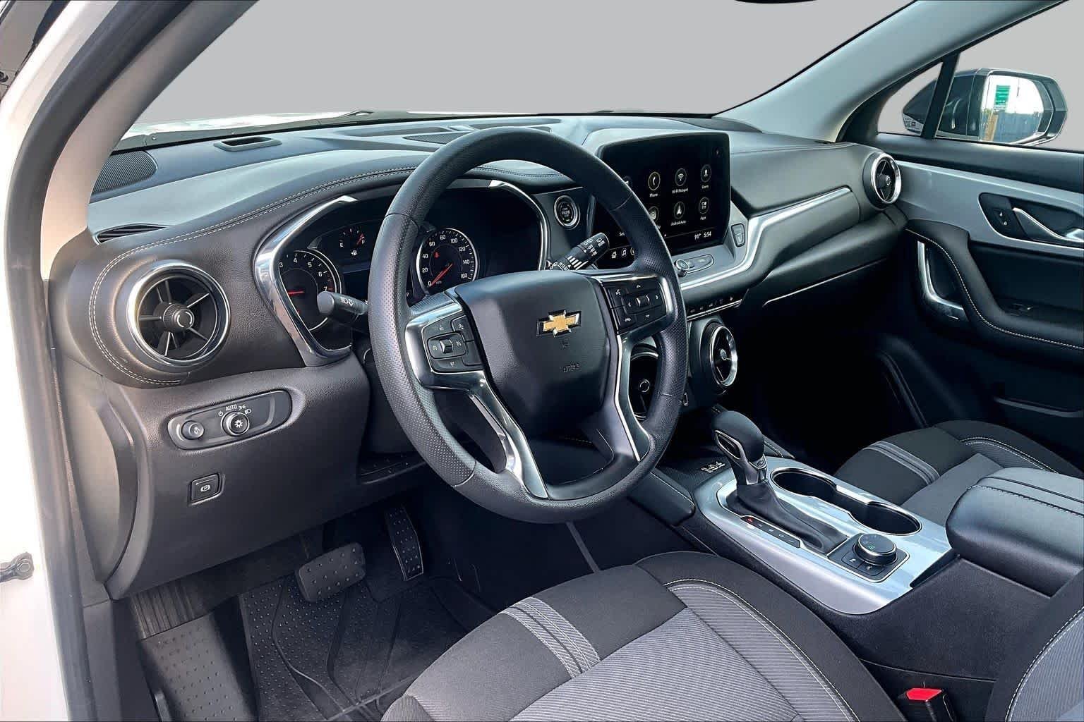 Used 2024 Summit White Chevrolet LT image 18