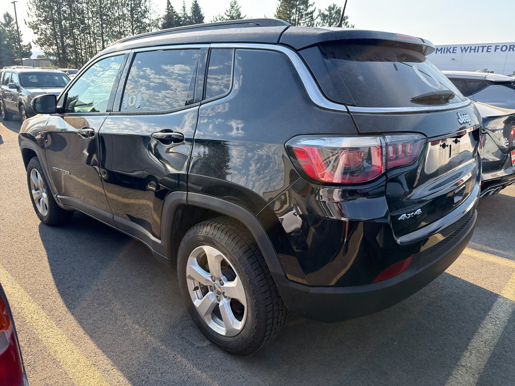 Used 2019 Diamond Black Crystal Pearlcoat Jeep Latitude image 5