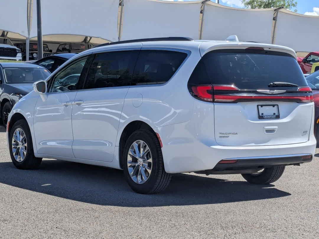 Certified Used 2022 White Chrysler Touring L - - AWD - Stow n Go Seating - 360 Cam - Remote Start - Pwr Sliding Doors & More! image 6