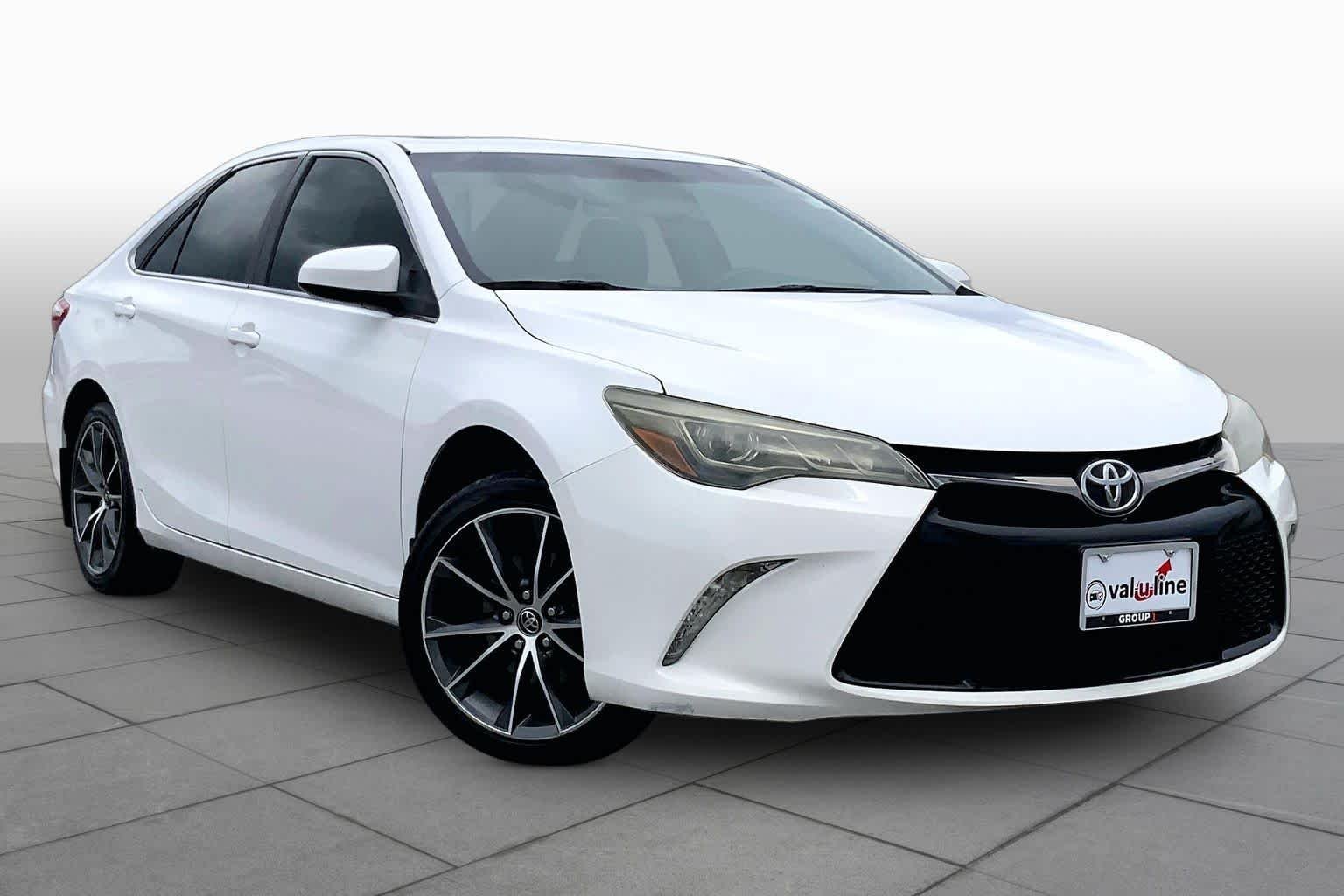 Used 2015 Super White Toyota XSE image 3
