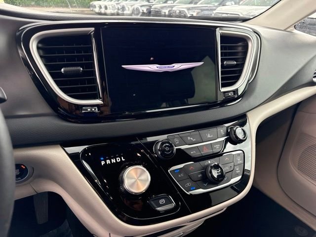 Used 2024 Silver Chrysler Touring L image 21