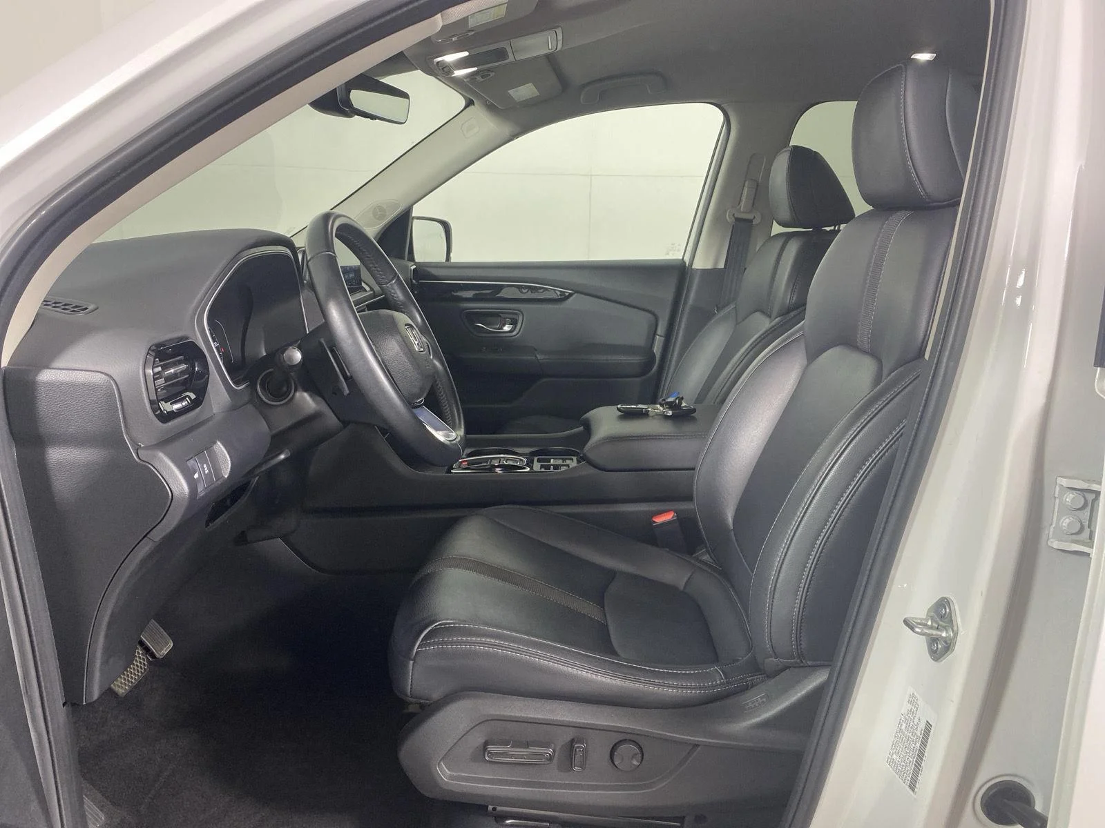 Used 2023 Platinum White Pearl Honda EX-L image 13