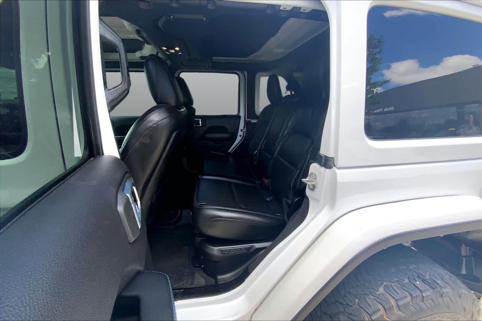 Used 2021 Bright White Clearcoat Jeep Unlimited Rubicon image 21