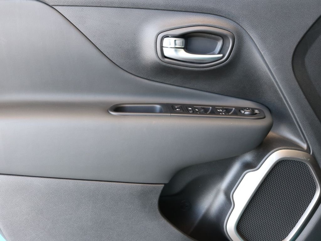Used 2022 Teal Jeep Limited image 20