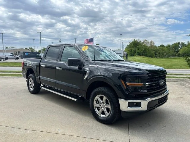 Certified Used 2025 Agate Black Metallic Ford XLT image 2
