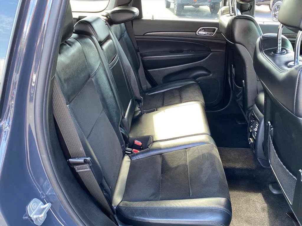 Used 2018 Rhino Clearcoat Jeep Altitude image 25