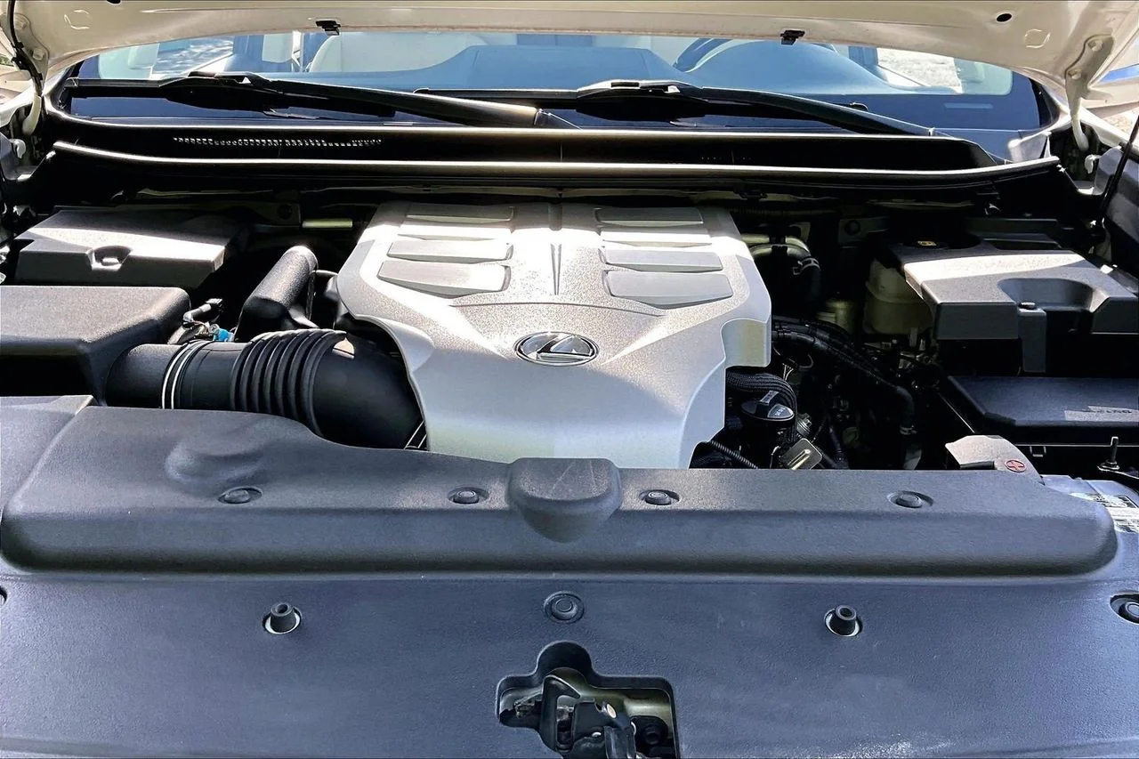 Used 2020  Lexus 460 image 38
