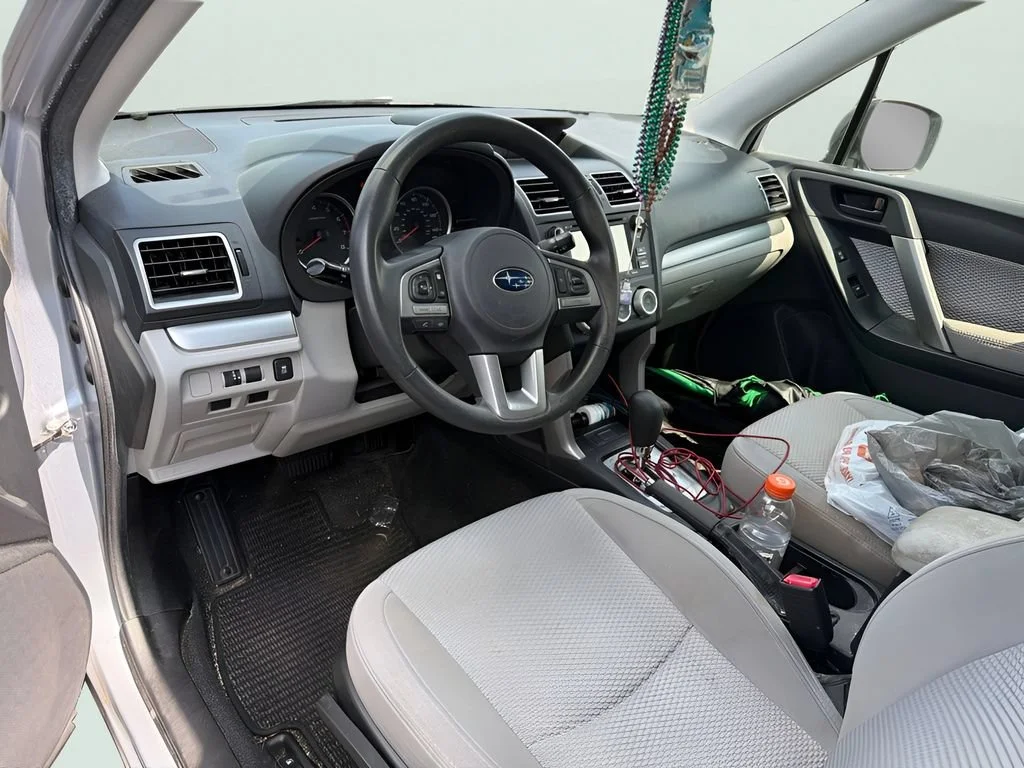 Used 2017 Silver Subaru 2.5i image 3