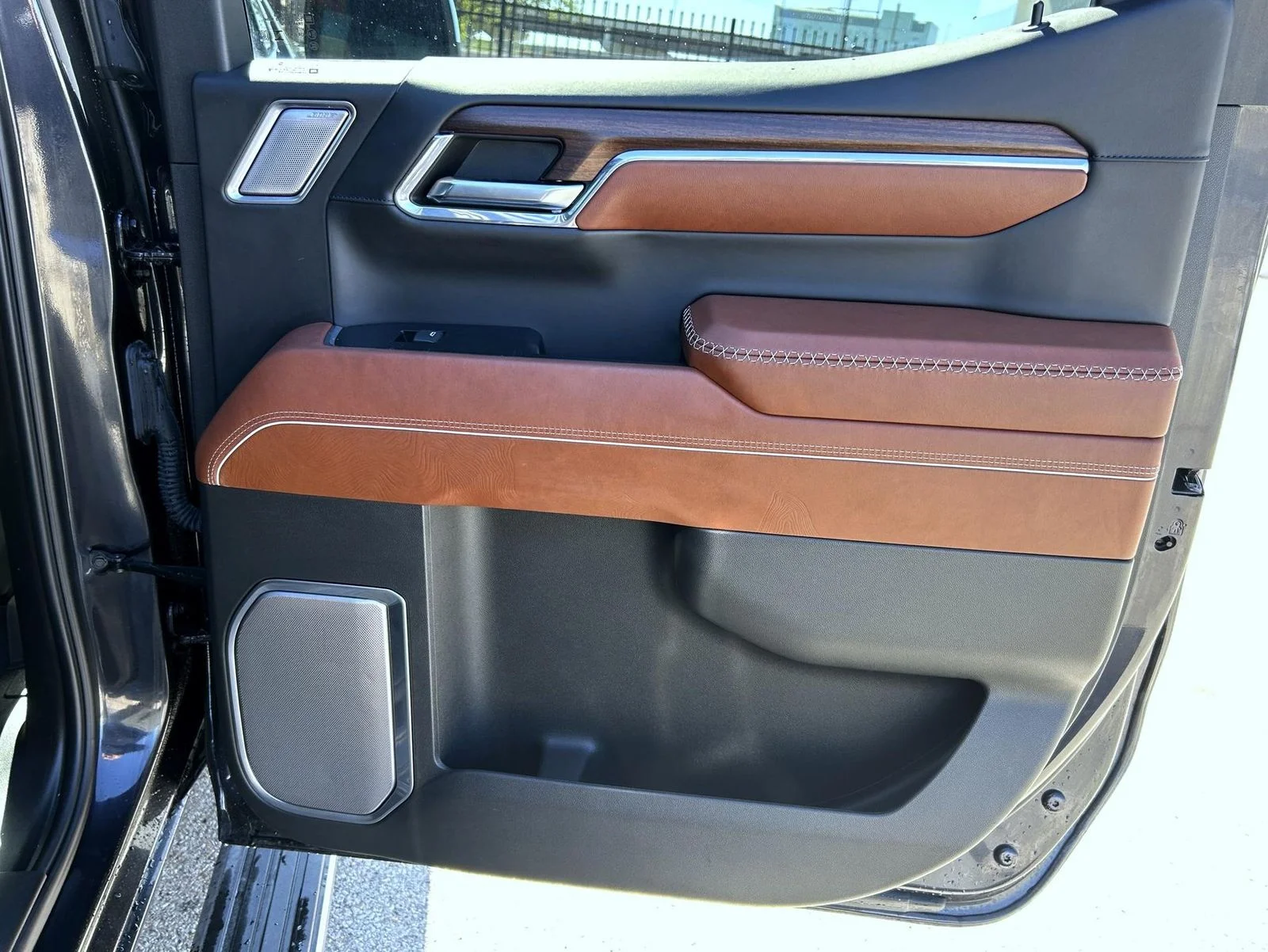 Used 2024 Silver GMC Denali Ultimate image 20