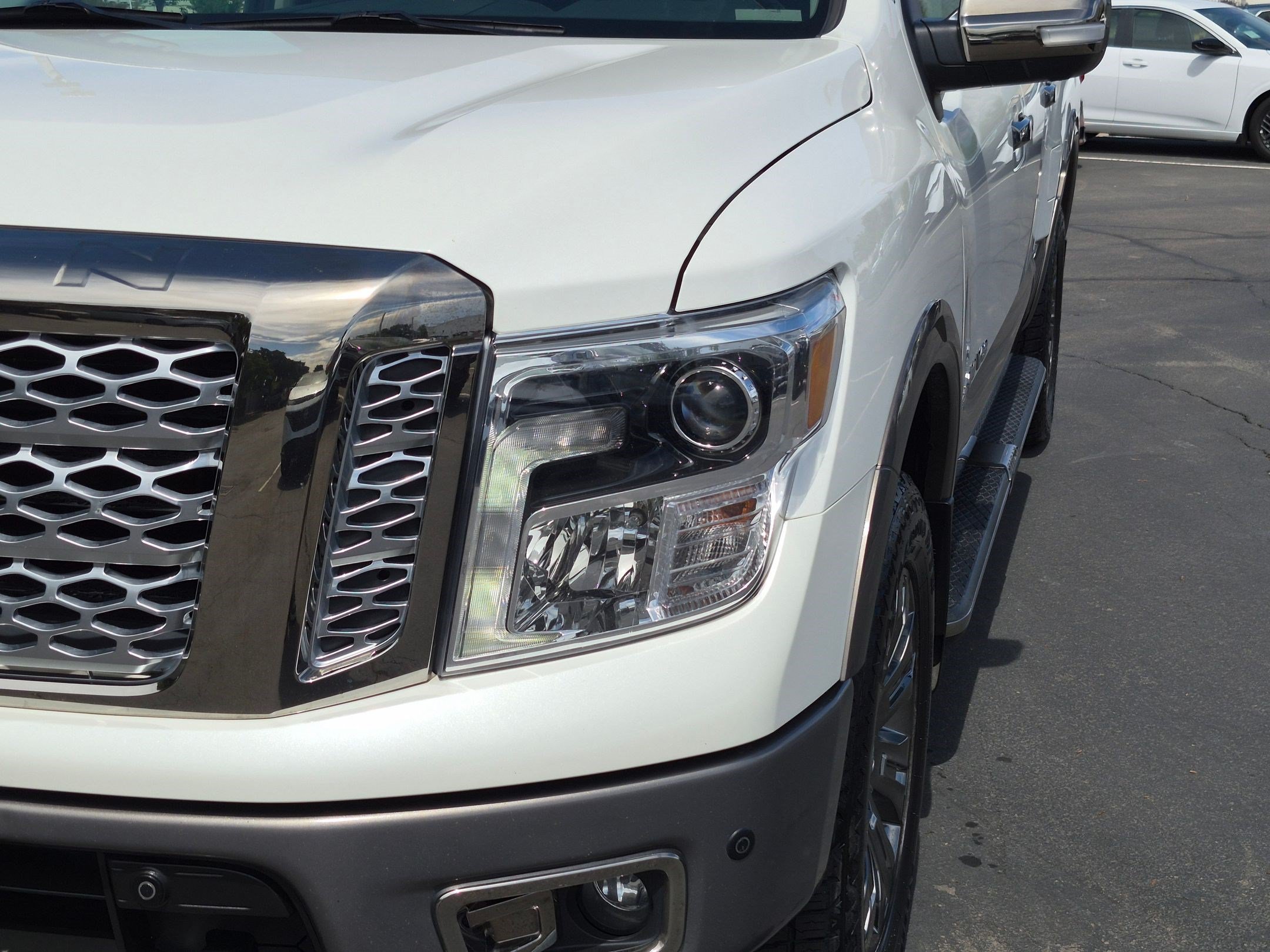 Used 2018 Pearl White Nissan Platinum Reserve image 10
